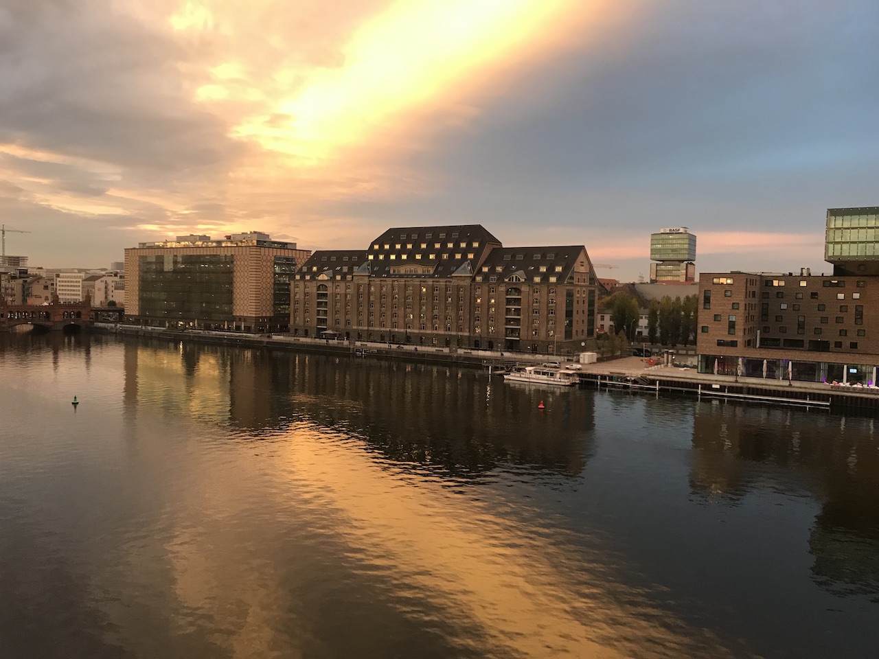 Mozilla Berlin ofisinin 4. kattaki Spree manzarası
